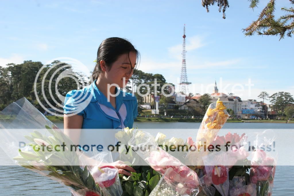 IMG_0030.jpg cô gái và hoa picture by vnLeCong