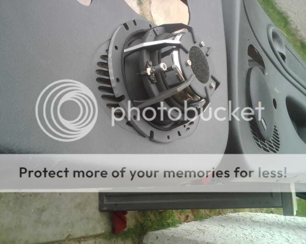 Slot ported box lined with fiber glass insulation or polyfill